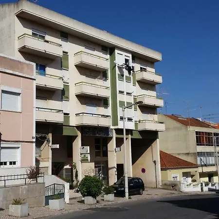 Vialonga Guest House *